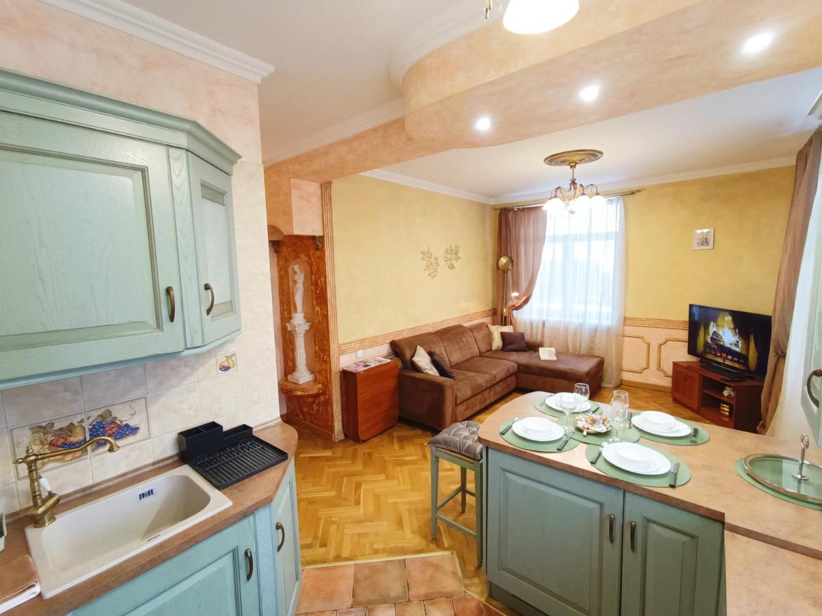 Old Town Retreat With Stunning Views 2 Bedroom Apartment Nearby The Church Of Saint Peter Рига Экстерьер фото