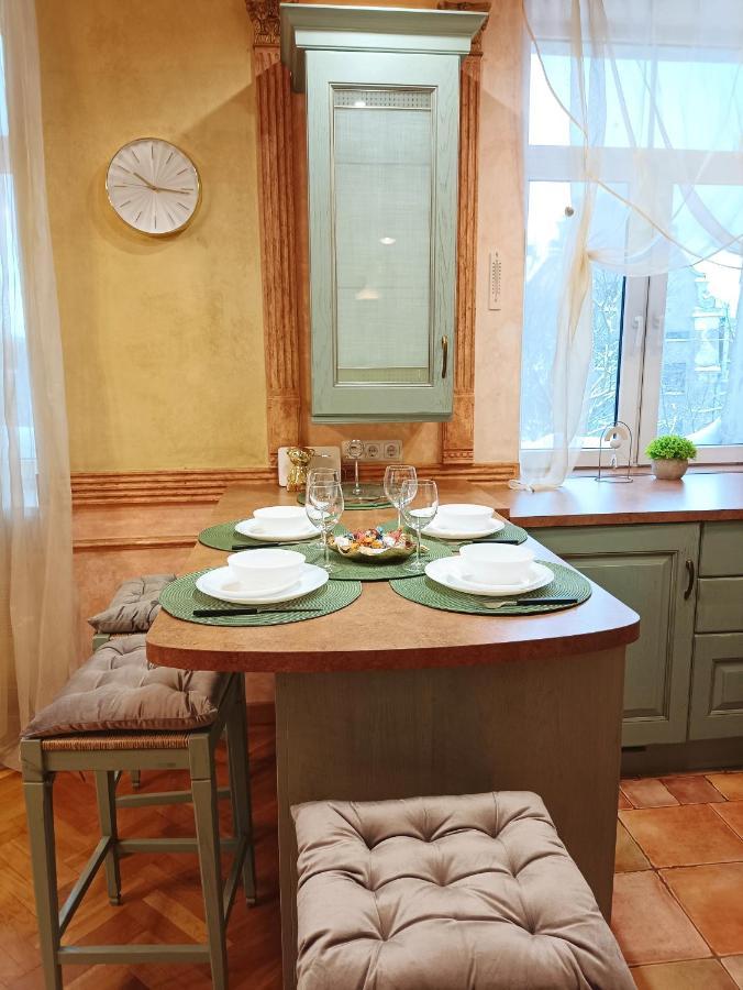 Old Town Retreat With Stunning Views 2 Bedroom Apartment Nearby The Church Of Saint Peter Рига Экстерьер фото
