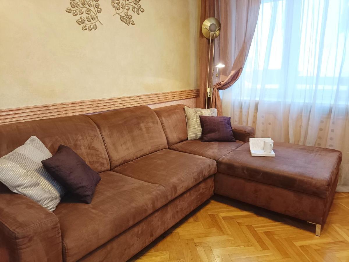 Old Town Retreat With Stunning Views 2 Bedroom Apartment Nearby The Church Of Saint Peter Рига Экстерьер фото