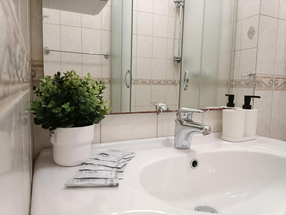 Old Town Retreat With Stunning Views 2 Bedroom Apartment Nearby The Church Of Saint Peter Рига Экстерьер фото